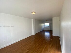 464 NW 84th St in Miami, FL - Building Photo - Building Photo