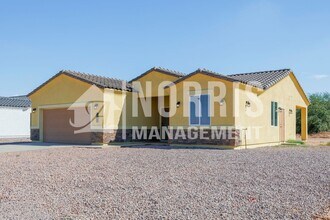 12577 W Xavier Dr in Arizona City, AZ - Building Photo - Building Photo