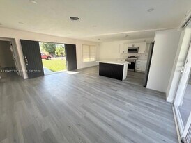 275 NE 173rd St in North Miami Beach, FL - Building Photo