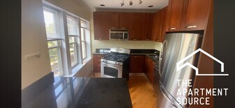 2250 W Morse Ave, Unit 2 in Chicago, IL - Building Photo