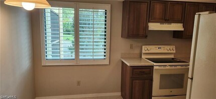 221 Fox Glen Dr in Naples, FL - Building Photo - Building Photo