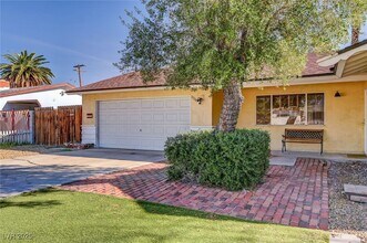 1516 Inverness Ave in Las Vegas, NV - Building Photo - Building Photo
