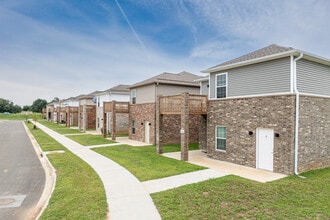 Cobblestone Farm Community Apartments in Fayetteville, AR - Building Photo - Building Photo
