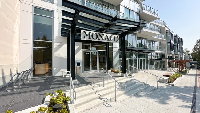 1342 Johnston Rd in White Rock, BC - Building Photo - Building Photo