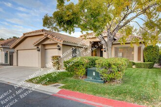 8960 Echo Ridge Dr in Las Vegas, NV - Building Photo - Building Photo
