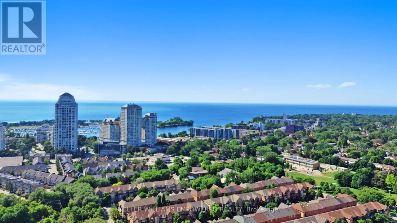 251 Manitoba St in Toronto, ON - Building Photo