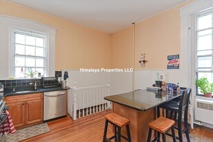 139 Hillside St, Unit #A in Boston, MA - Foto de edificio - Building Photo