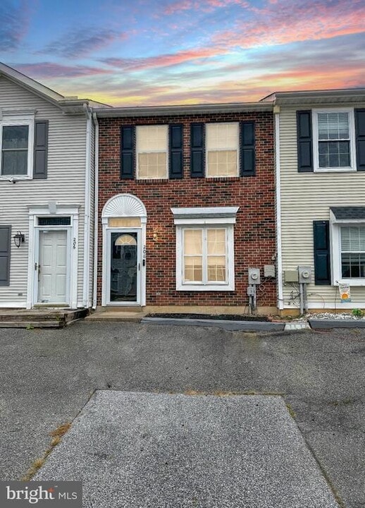 208 Fieldstone Ln in Newark, DE - Building Photo