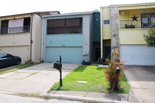 8110 Scottshill in San Antonio, TX - Building Photo