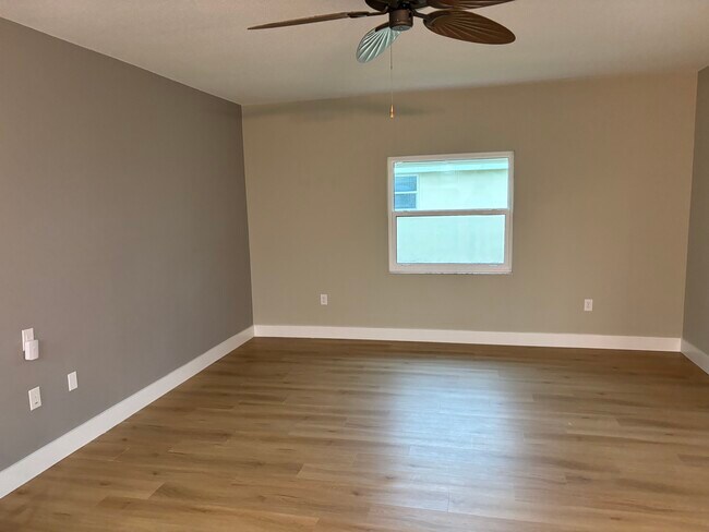 5935 Tidewood Ave in Sarasota, FL - Building Photo - Building Photo