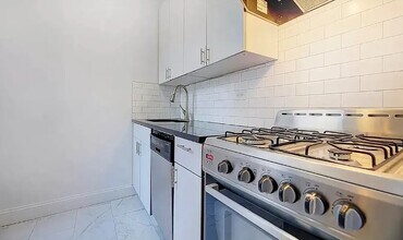 301 E 53rd St in New York, NY - Foto de edificio - Building Photo
