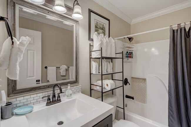 2225 Summit St in Durham, NC - Foto de edificio - Building Photo