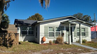 410 Center St in Green Cove Springs, FL - Building Photo