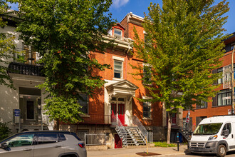 341-349 Ontario Rue E in Montréal, QC - Building Photo - Building Photo