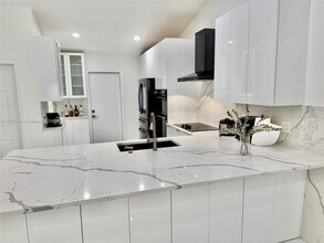 9020 NW 60th St in Tamarac, FL - Building Photo - Building Photo