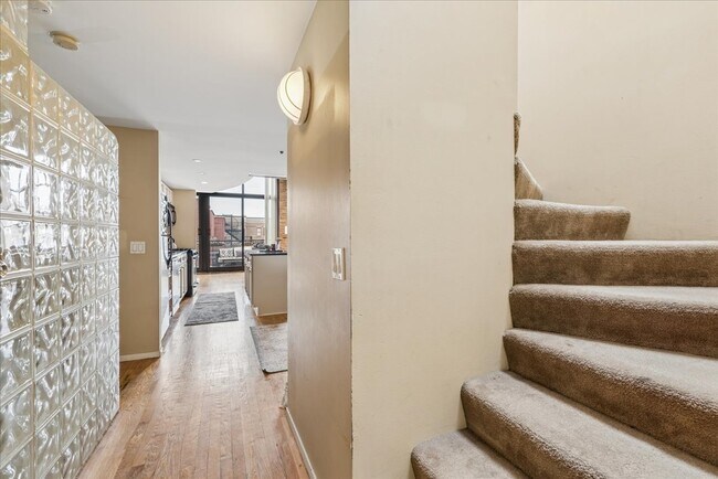 2300 W Wabansia Ave in Chicago, IL - Building Photo - Building Photo