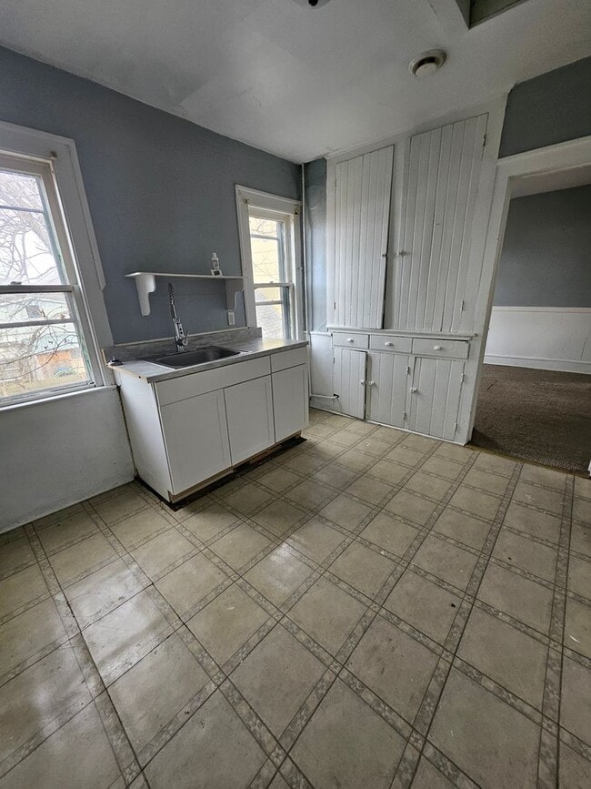 property at 1619 Chestnut St