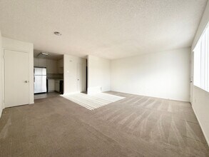 372 Pala Vista Dr in Vista, CA - Foto de edificio - Building Photo