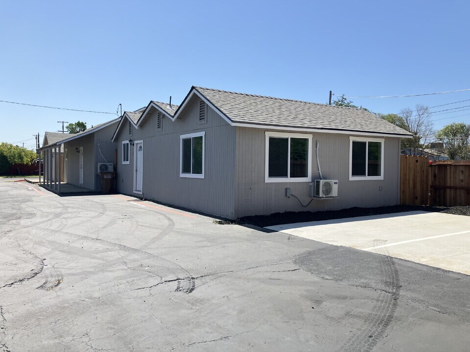 1855 D St in Merced, CA - Building Photo