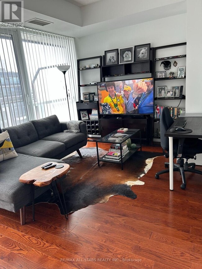 property at 2885-2885 Bayview Ave