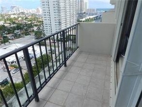 340 Sunset Dr-Unit -1506 in Fort Lauderdale, FL - Foto de edificio - Building Photo