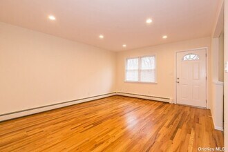 41 Yennicock Ave in Port Washington, NY - Building Photo - Building Photo