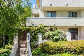 235 - 245 S Holliston Ave in Pasadena, CA - Building Photo - Building Photo