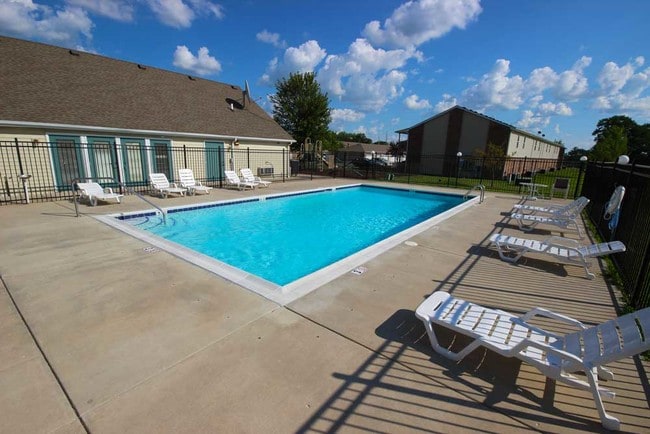 Turnberry Court Apartments in Ottawa, IL - Building Photo - Building Photo