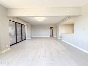 10330 W Thunderbird Blvd in Sun City, AZ - Foto de edificio - Building Photo