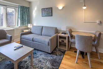 1555 Oak Ave in Evanston, IL - Building Photo - Interior Photo