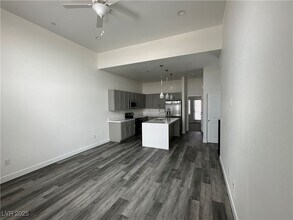 1180 Blossom Pt St in Las Vegas, NV - Building Photo - Building Photo