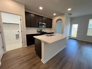 8521 Wellspring Loop in Round Rock, TX - Foto de edificio - Building Photo