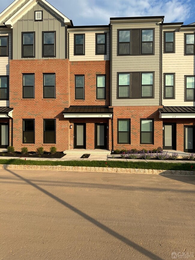 119 Lyla Ln in New Brunswick, NJ - Building Photo - Building Photo