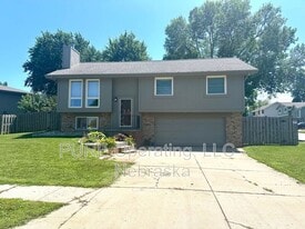 8108 S 152nd Ave in Omaha, NE - Building Photo