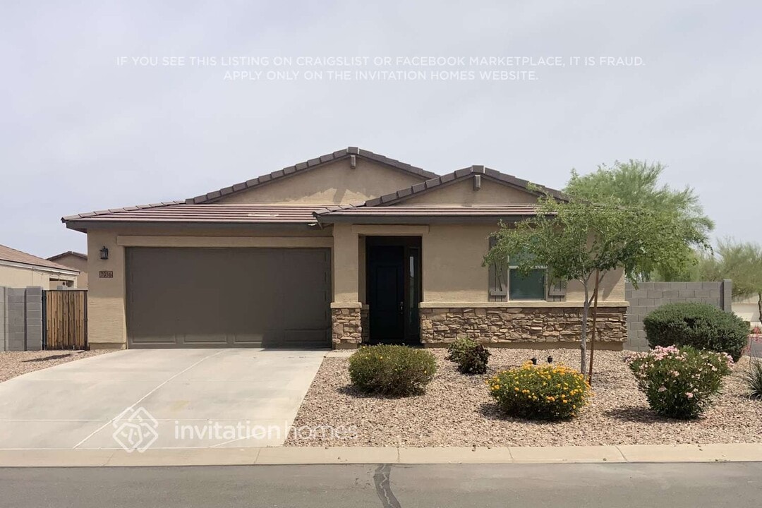 7056 E Ptarmigan Ct in Queen Creek, AZ - Foto de edificio