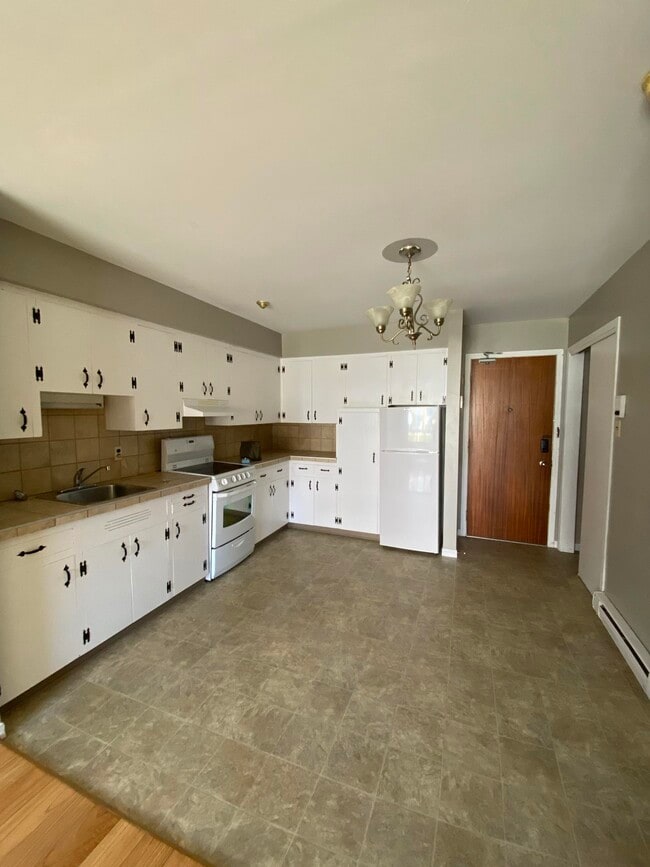 property at 615 Chalmers Ct