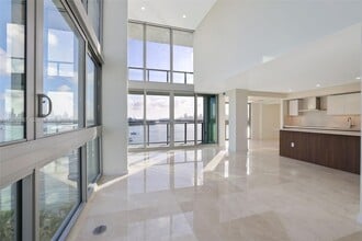 1500 Bay Rd in Miami Beach, FL - Building Photo - Building Photo