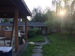 6833 25th Ave NE in Seattle, WA - Building Photo - Building Photo