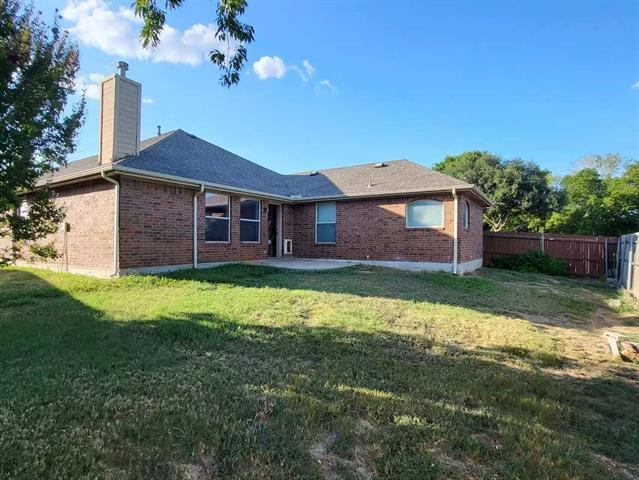 8578 Corral Cir in Fort Worth, TX - Foto de edificio - Building Photo