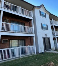 285 Gregory St, Unit 4 in Aurora, IL - Foto de edificio - Building Photo