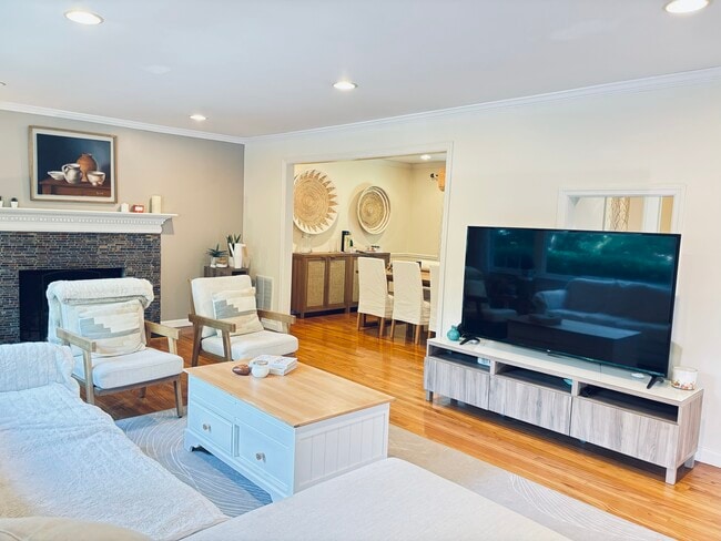 43 Kent Hills Ln in Wilton, CT - Building Photo - Building Photo