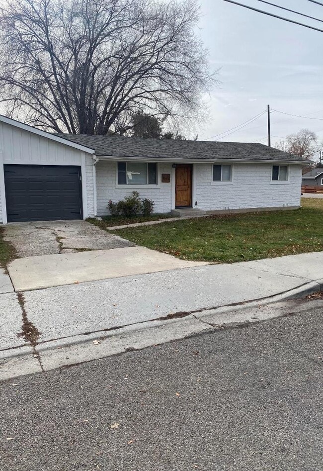 property at 1673 W Victory Rd