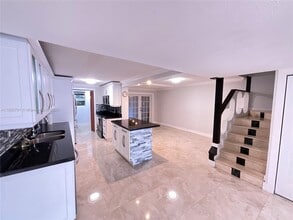 936 W 79th Pl in Hialeah, FL - Building Photo - Building Photo