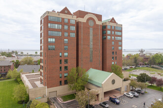 Admiral's Walk Condominiums in Buffalo, NY - Foto de edificio - Building Photo