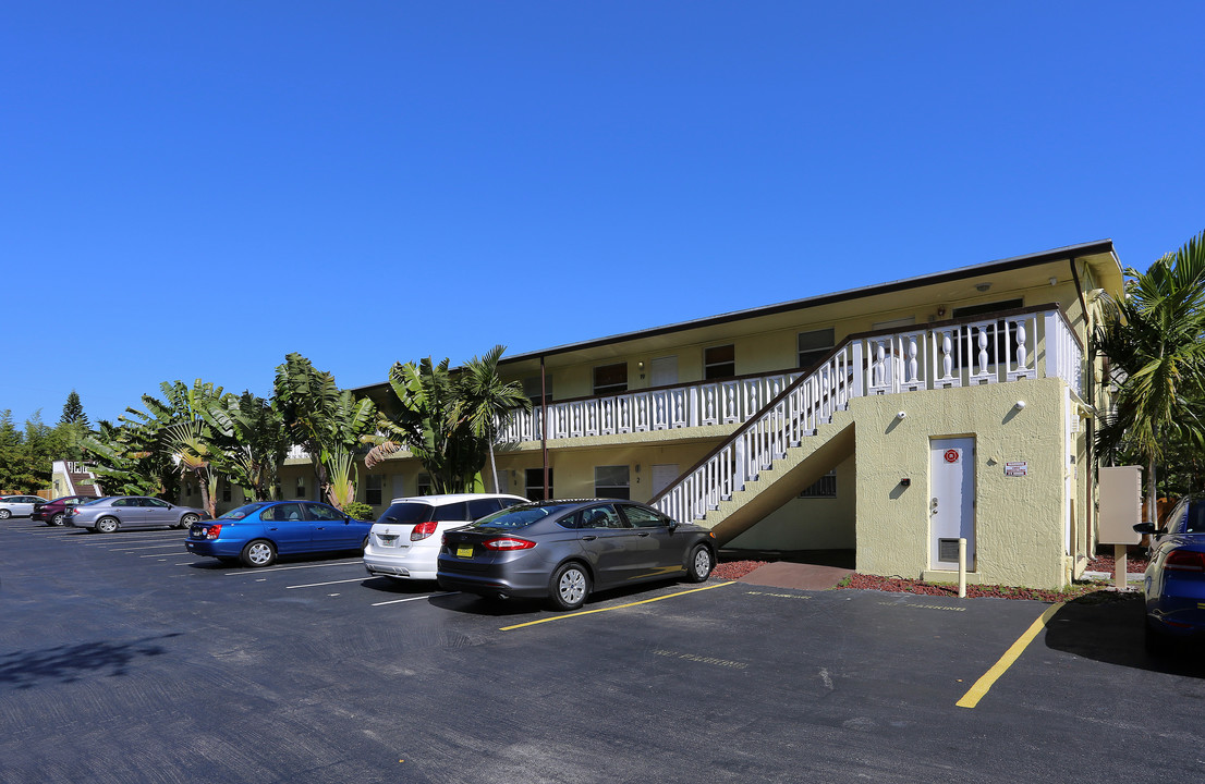 Wilton Commons in Wilton Manors, FL - Building Photo