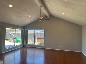 16334 Rancho Blanco Dr in Houston, TX - Foto de edificio - Building Photo