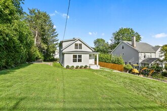 6 Cedar Rd in Westport, CT - Building Photo - Building Photo