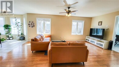 135 Gosling Gardens in Guelph, ON - Building Photo - Building Photo
