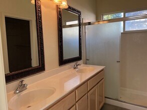 2332 Migration Ct in Elk Grove, CA - Building Photo - Building Photo