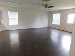 19130 Yaupon Ranch Dr in Cypress, TX - Building Photo - Building Photo